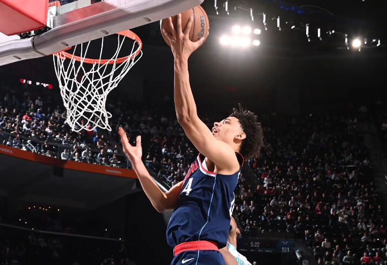 开云体育-最近一段时间手感不佳，快船锋线新秀还得想办法赶紧找回状态？