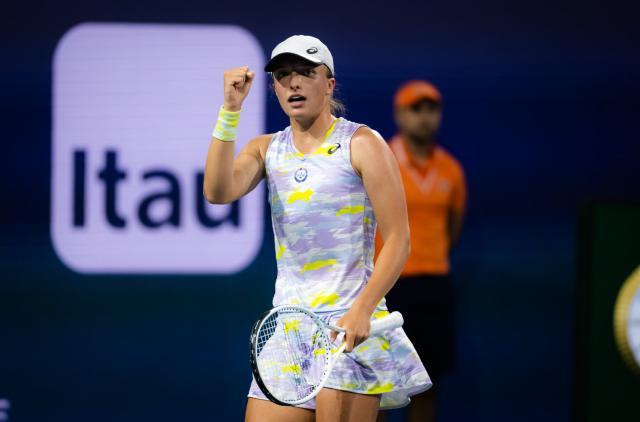 开云-斯瓦泰克赢下00后巅峰战 距“阳光双冠”仅差三胜